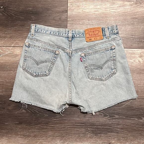 Levi's 501 Men's Button Fly Light Wash Denim Shorts 36 Men's or 12 Women's - Picture 3 of 7